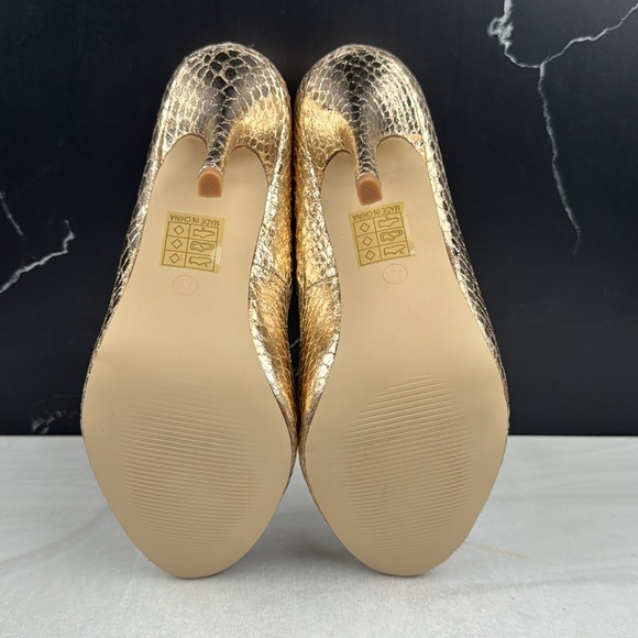 Riverberry Piper-01 Women’s Round Toe heel Gold Snake sz 7.5 - Picture 9 of 11